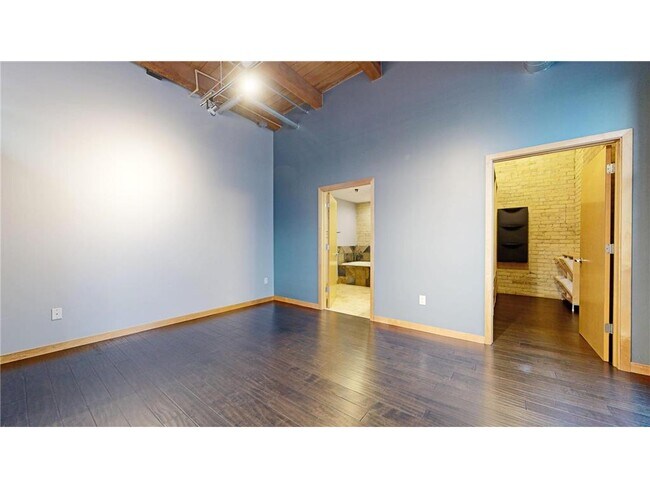 Building Photo - 607 Washington Ave S