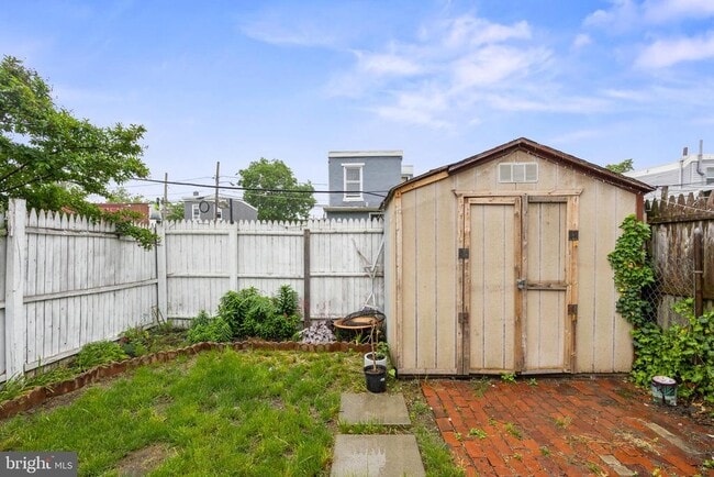Building Photo - 418 Vine St