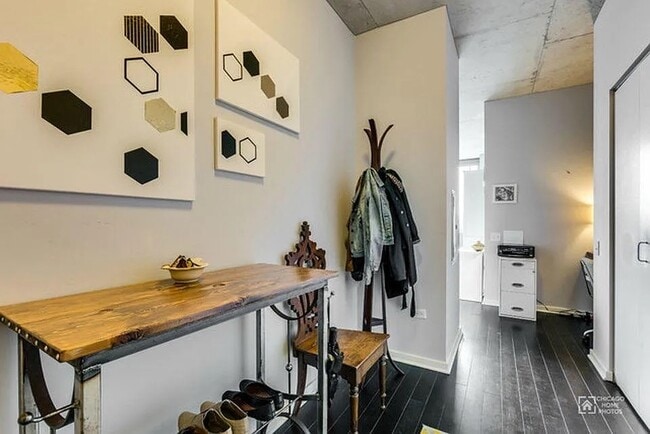 Building Photo - 659 W Randolph St