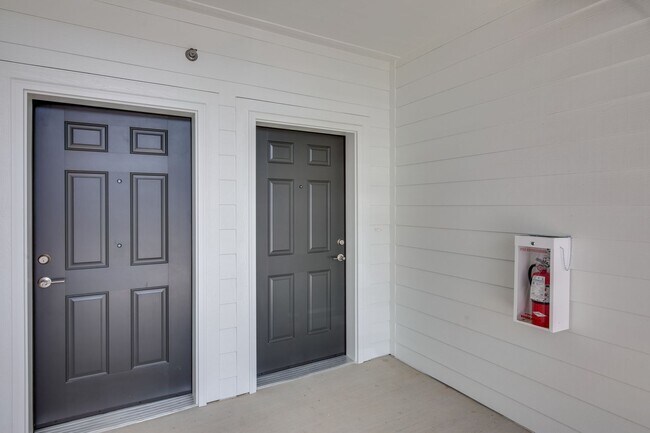 Building Photo - 5017 Farnum Ln