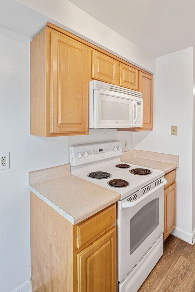 Building Photo - 3528 E Fall Creek Pkwy N Dr