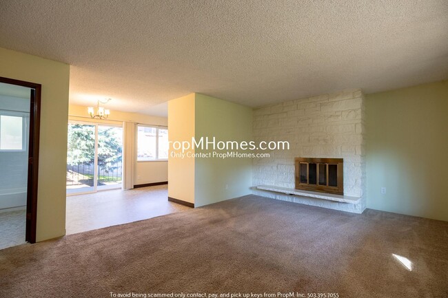 Building Photo - Two Bedroom Charmer in the Heart of Oregon City - Garage Included!