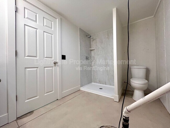 Building Photo - 1505 N Green Creek Rd