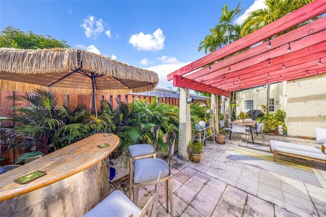 Building Photo - 1840 Tigertail Ave