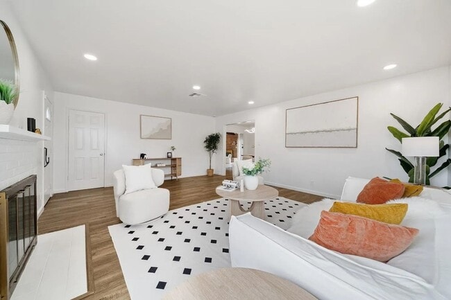 Building Photo - SUNNYVALE - Updated 3B/2B Single Family Home