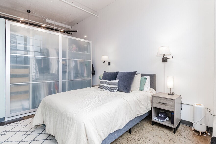 Building Photo - 500 Robert St N