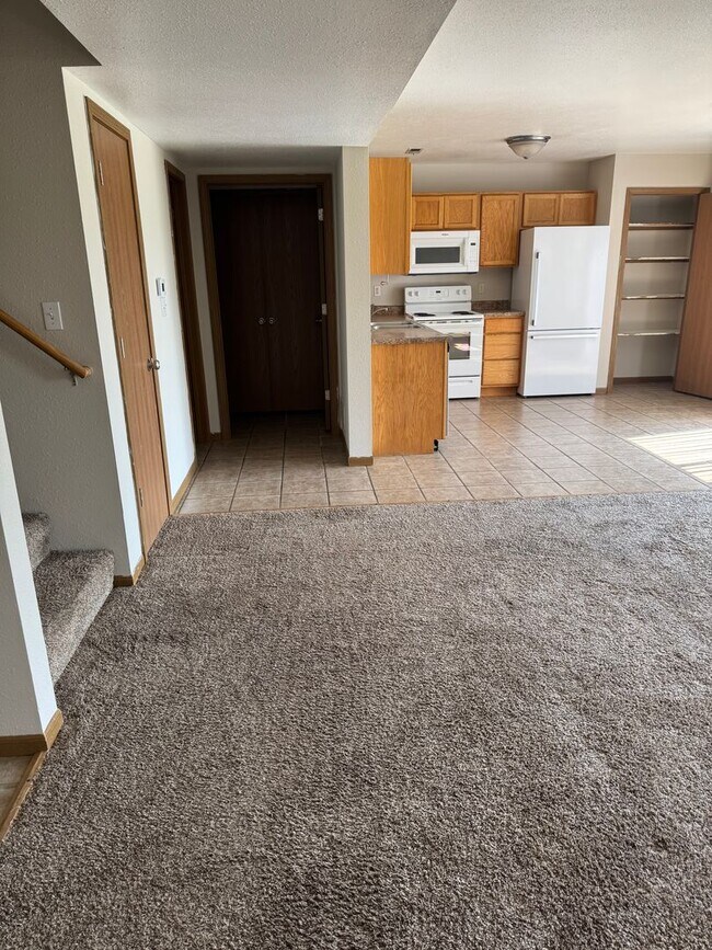 Building Photo - 5009-5011 Alpine Ridge Dr.