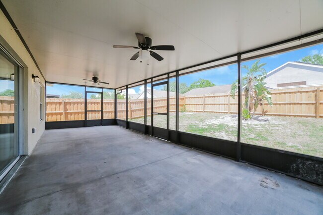 Building Photo - 10225 Hunters Haven Blvd
