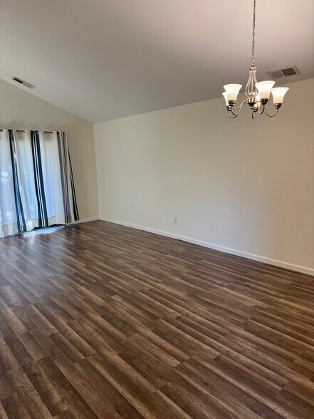 Building Photo - 206 Devonwood