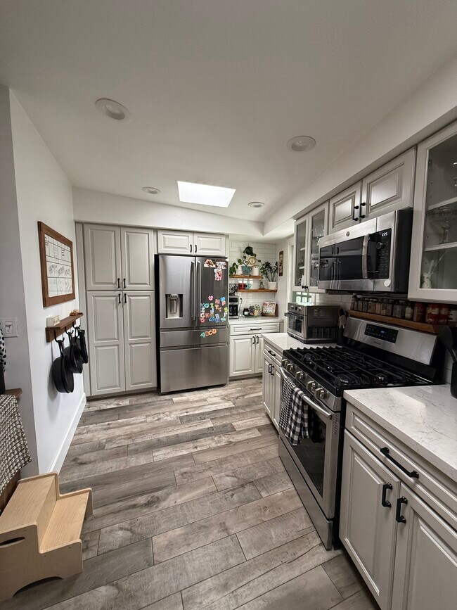 Building Photo - 950 Crescent Dr