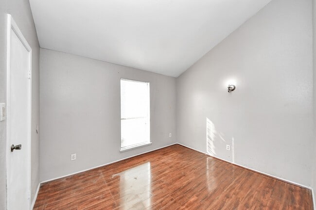 Building Photo - 12667 Windsor Village Dr