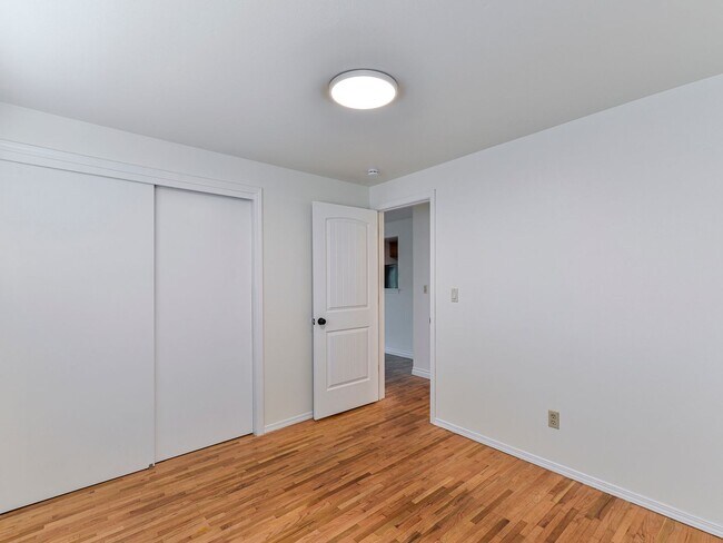 Building Photo - Renton House - 3 Bed/1.5 Bath - Close to Boeing and Renton Landing - Includes Landscaping