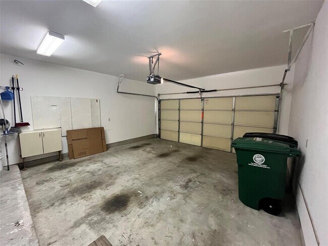 Building Photo - 1606 Hadley St