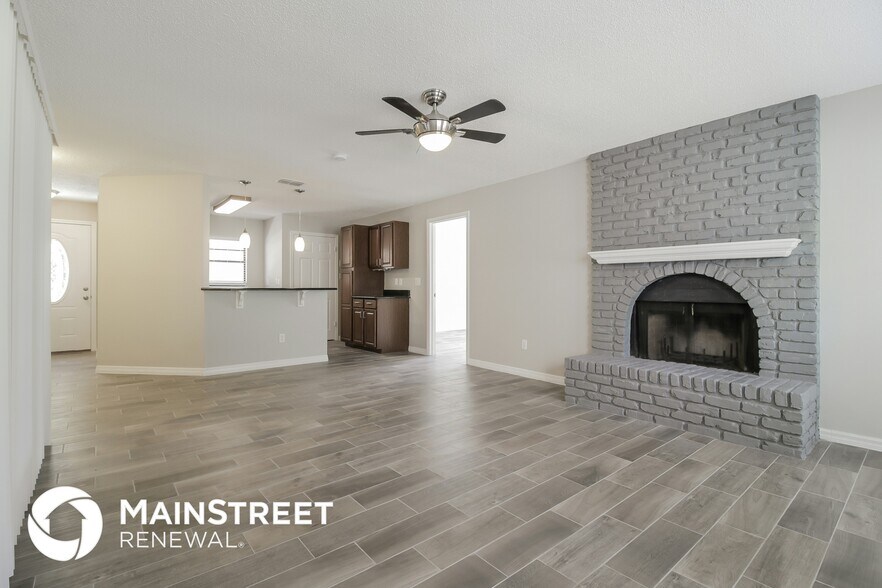Building Photo - 2631 Maxwell Dr