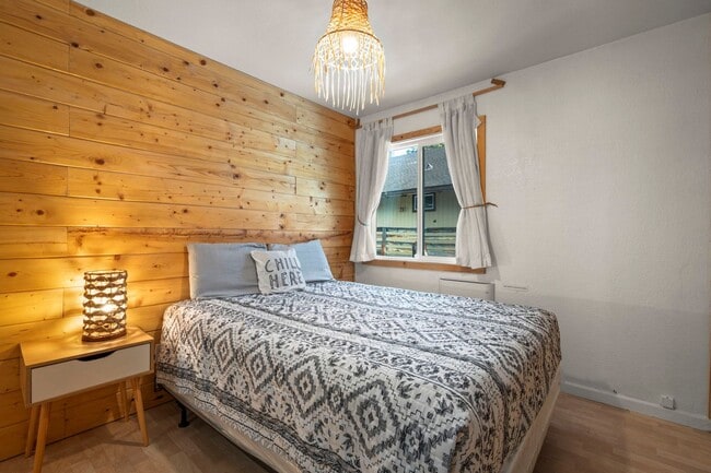 Building Photo - Nice condo near Heavenly available now!