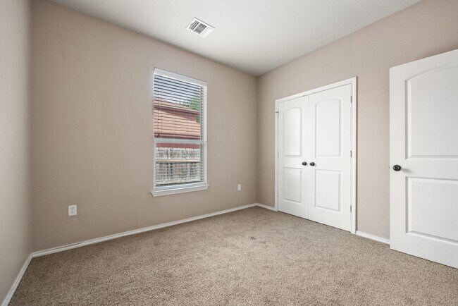 Building Photo - 953 Brown Rock Dr