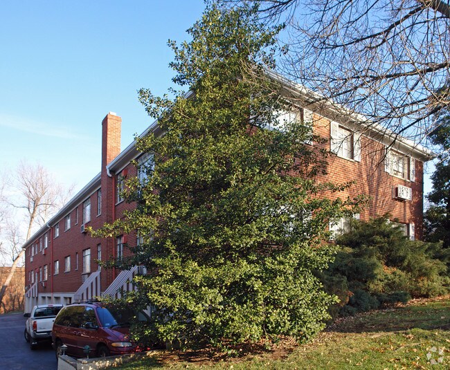 Building Photo - 645 Highland Ave