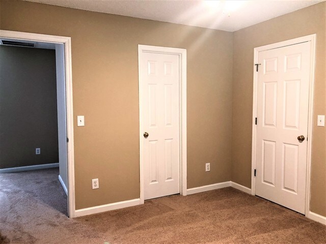 Building Photo - 180 Hainsworth Dr