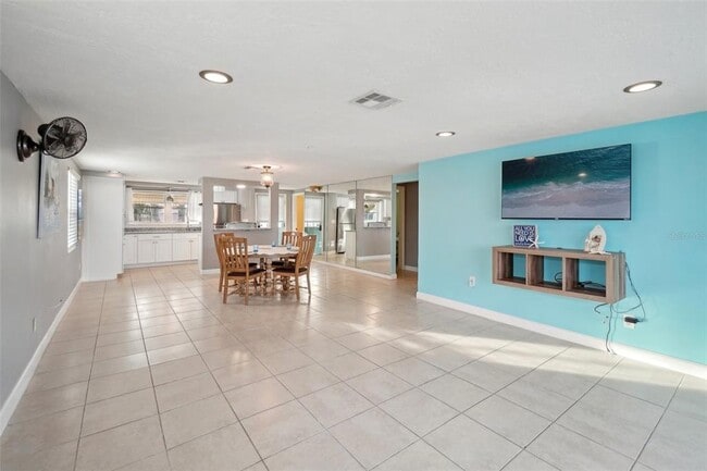 Building Photo - 5102 Blue Heron Dr