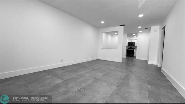 Building Photo - 1470 NW 22nd Ct