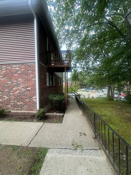 Building Photo - 225 Edgemoor Rd
