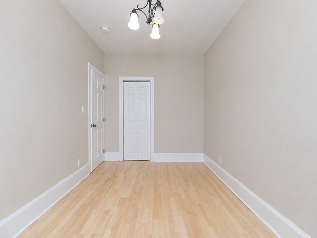 Building Photo - 56 Park Vale Ave