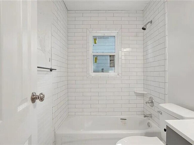 Building Photo - 956 Conti St