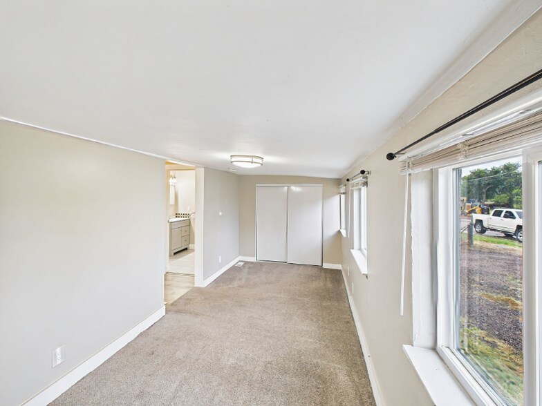 Building Photo - 404 S Race St