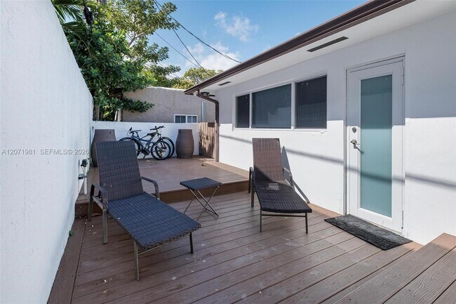 Building Photo - 2430 SW 22nd Terrace