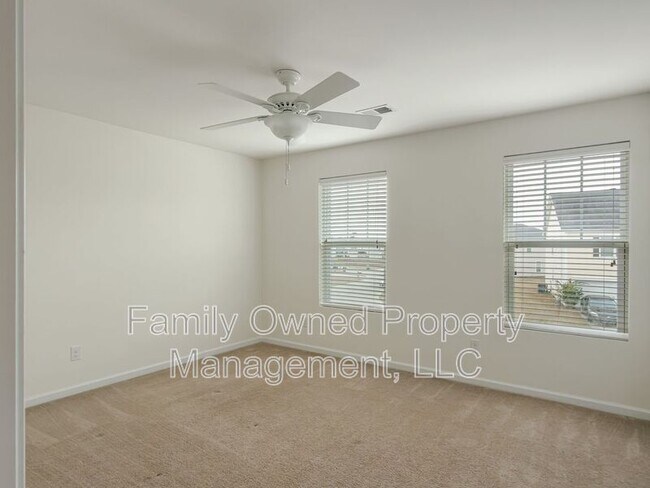 Building Photo - 159 Meadow Wood Rd