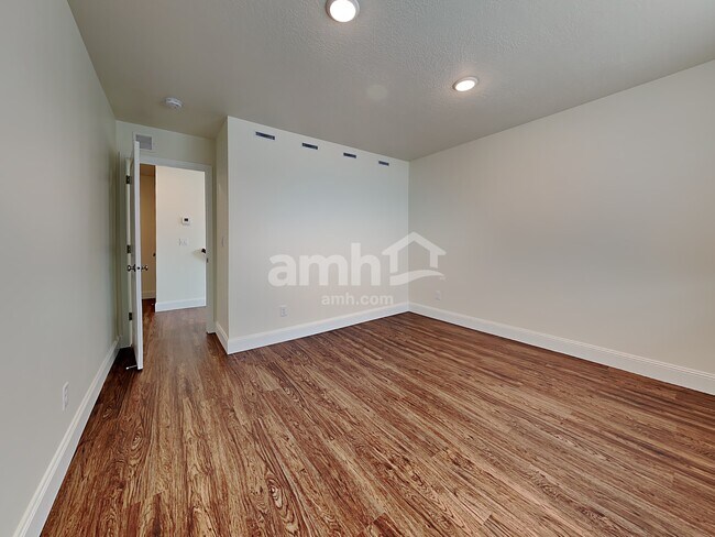 Building Photo - 3331 S 2580 W