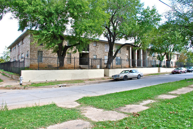 Primary Photo - Colonial Mansion