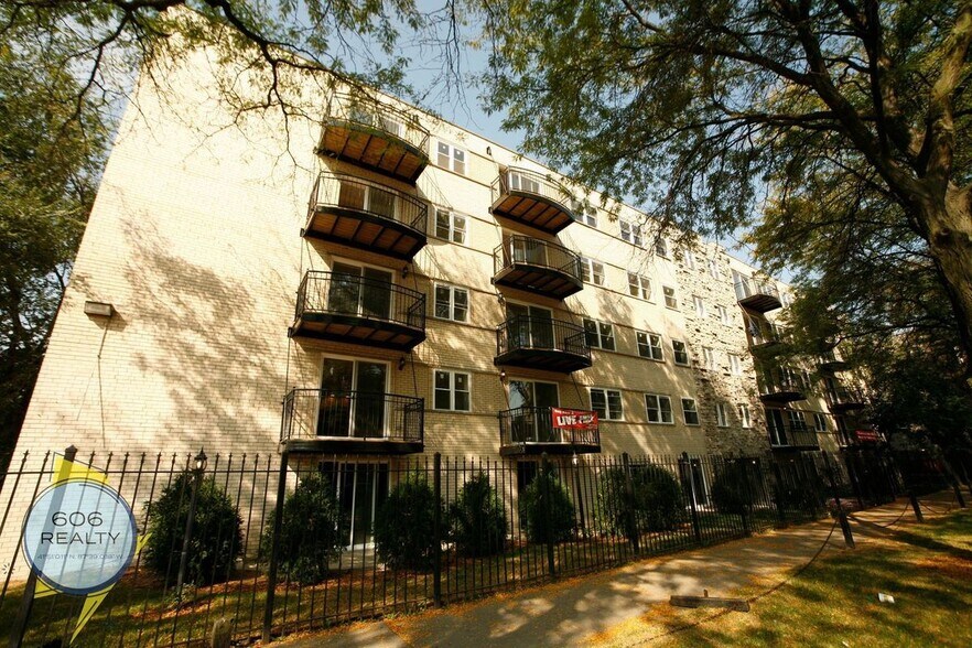 Building Photo - 6954 N Greenview Ave