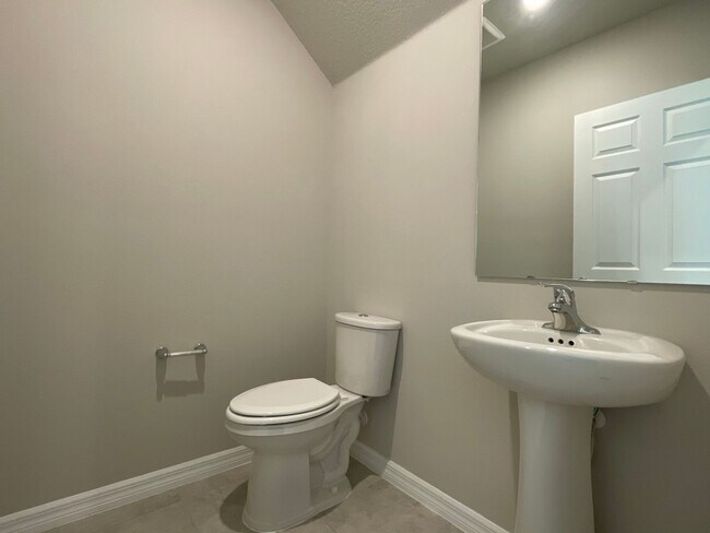 Building Photo - Lake View 3 Bedroom, 2.5 Bath Townhome in Ocoee FL!