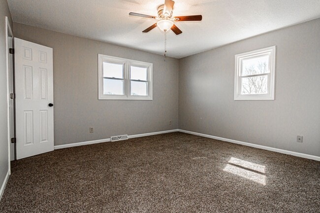 Building Photo - 1369 Parkside Dr
