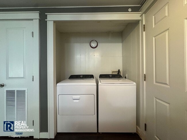 Building Photo - 2 Bed / 2 Bath Home with 4-Car Garage, Large Yard & RV Parking in Graham!