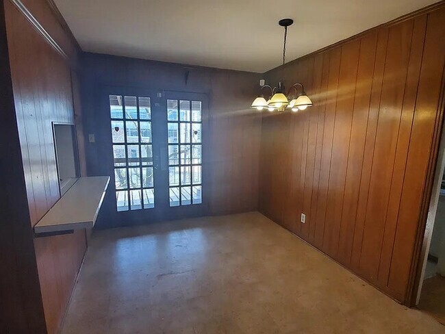 Building Photo - 6401 Sandpiper Dr