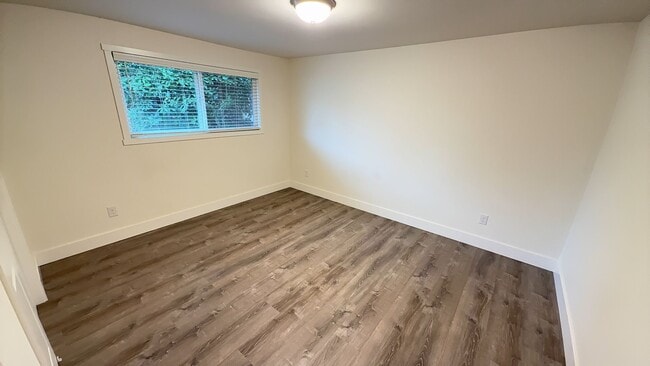Building Photo - Cozy upgraded 2 bedroom duplex w/ attached 1 car garage in Lakewood available now!