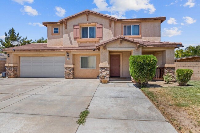 Primary Photo - Huge 4 bed and 3 bath with bonus room and ...