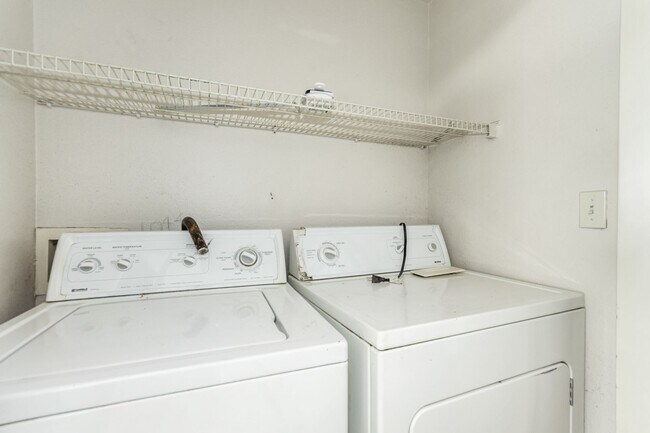 Building Photo - HCVP considered!  SAHARA & SLOAN AREA/ GAT...
