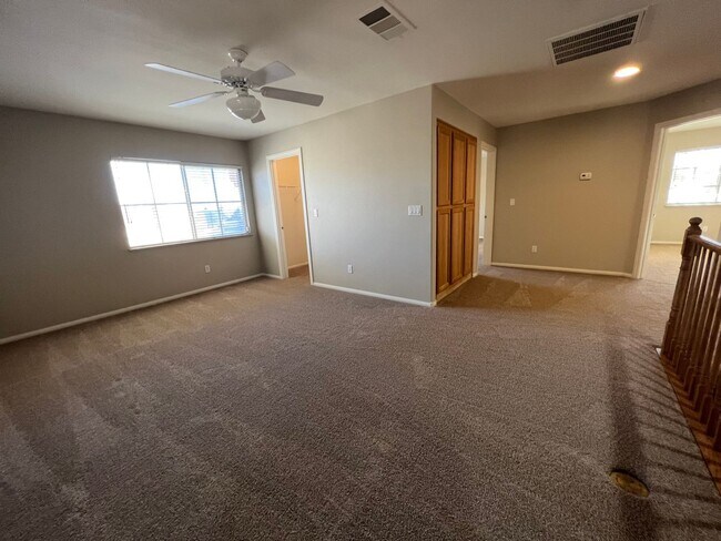 Building Photo - 4 Bedroom with Bedroom Downstairs, Pool, O...