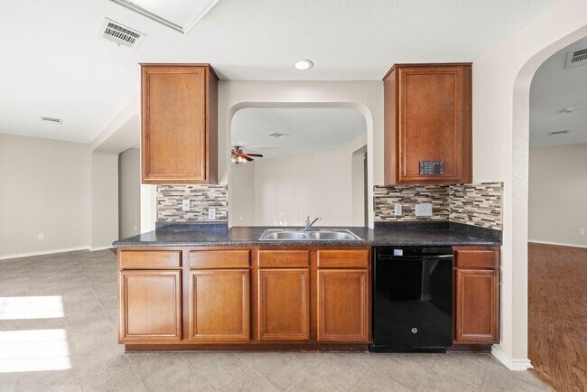 Building Photo - 204 Lauren Loop