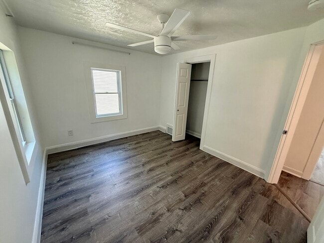Building Photo - 487 Mill St