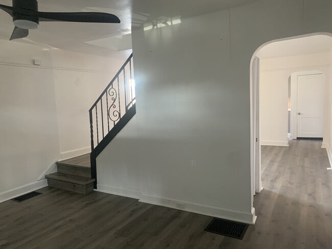 Building Photo - 525 Sunnyside Ave