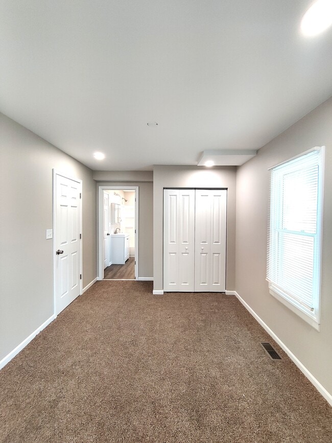 Building Photo - 410 N 3rd St