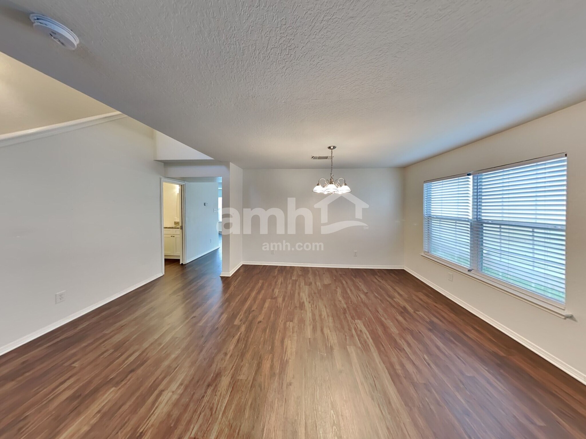 Building Photo - 5043 Viking Coral