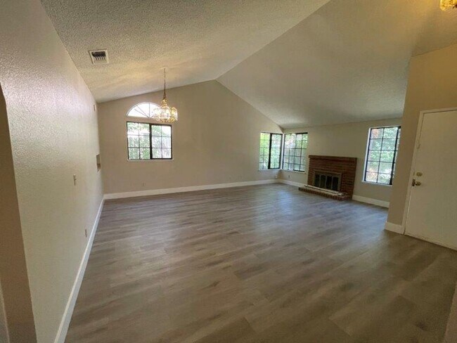 Building Photo - Fantastic 3 Bedroom in Natomas