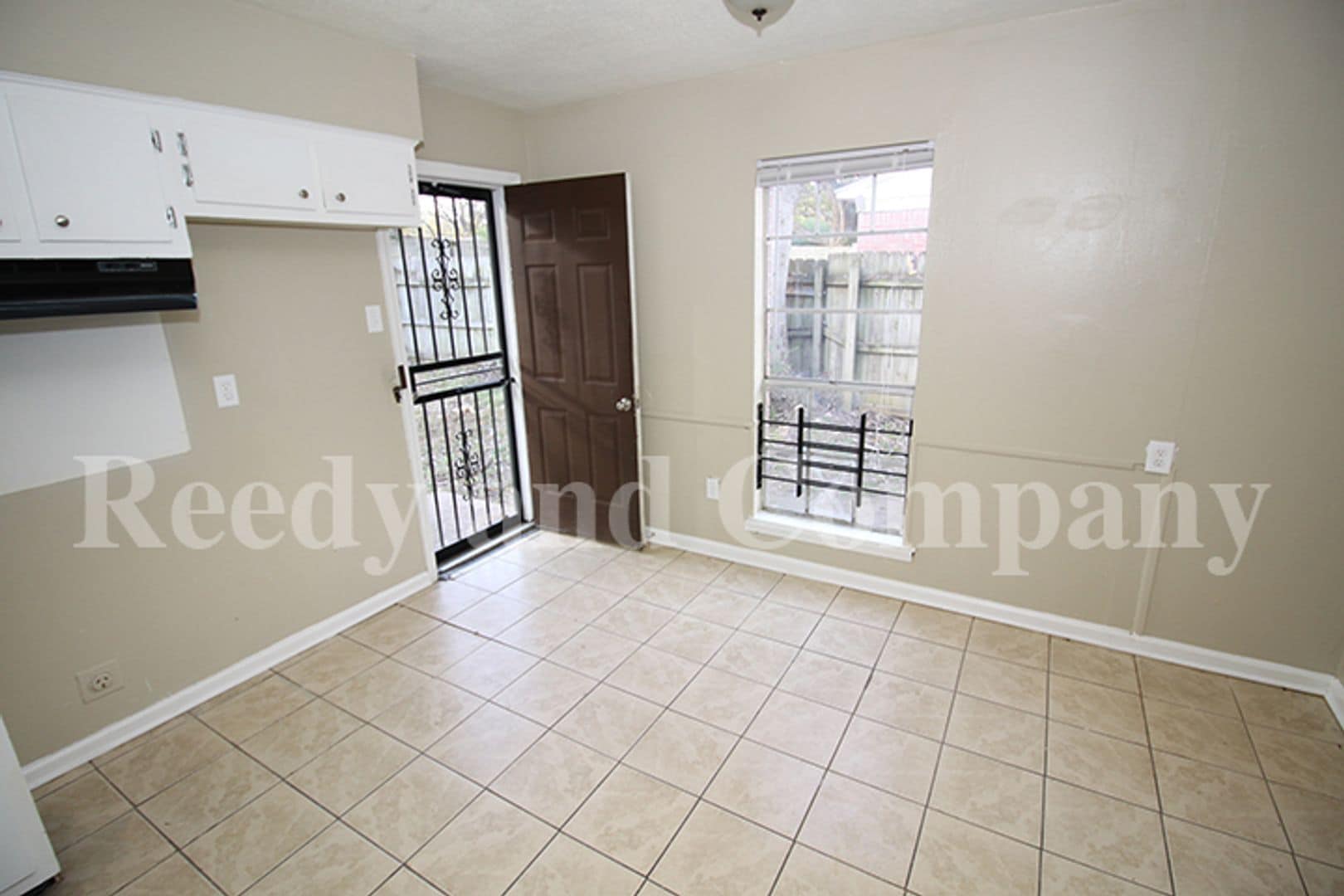 Building Photo - 4557 Spring Valley Dr
