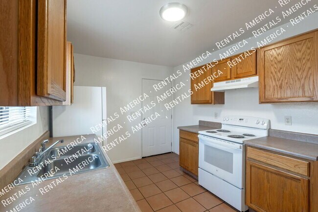 Building Photo - 1107 W Sonora St