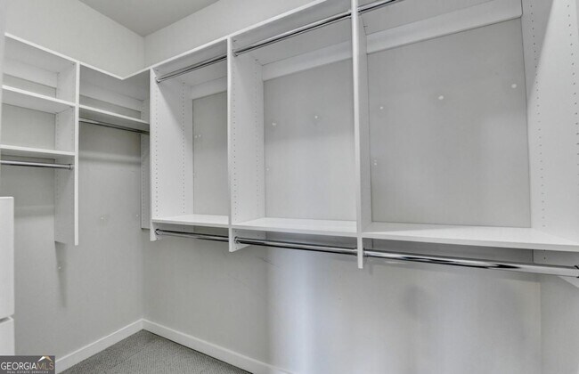 Building Photo - 2083 Holtz Ln